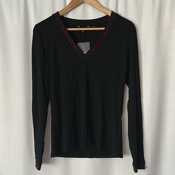 Desigual Tops - Desigual NWT “Feel Your Energy” Black Long Sleeve Shirt Top  **Size L** 🔥🔥